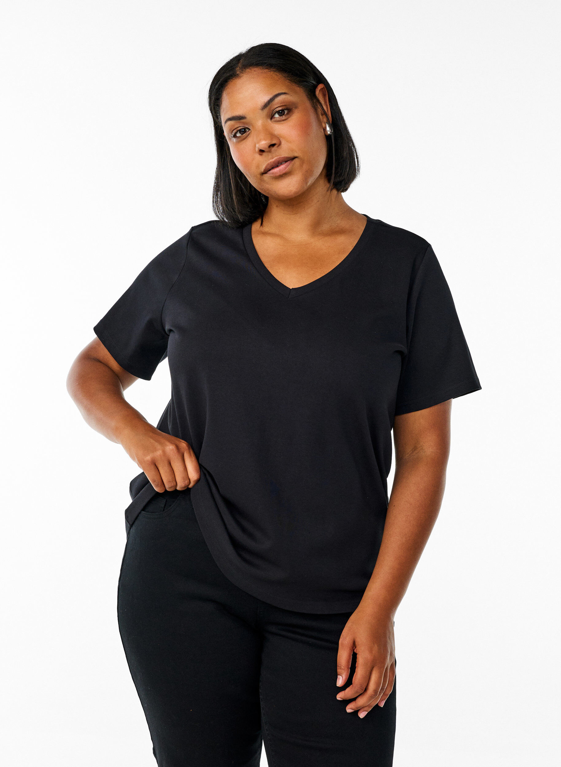 Basic V-neck T-shirt in organic cotton, Black, Model