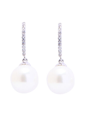 Earrings with rhinestones and pearl pendant