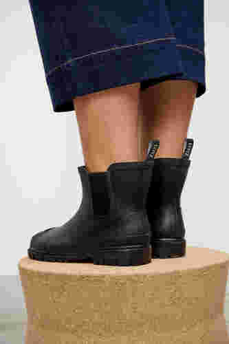 Short rubber boot in wide fit, Black/Black, Model image number 1