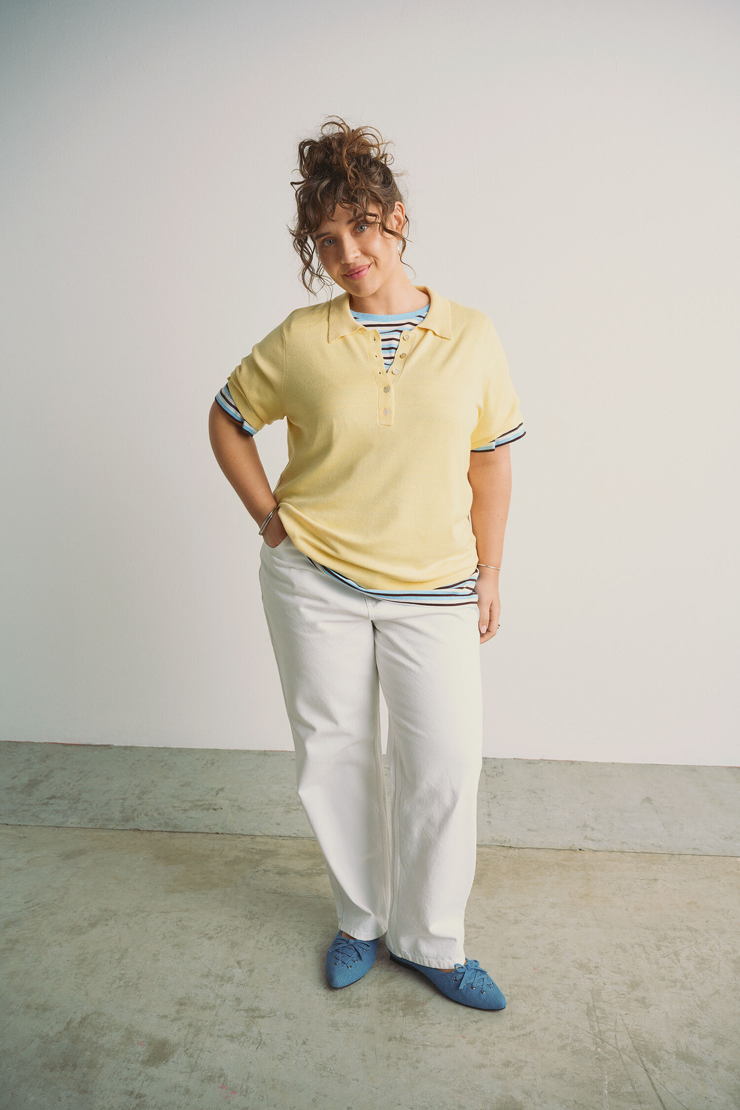 Knitted polo shirt in light colours, , Model