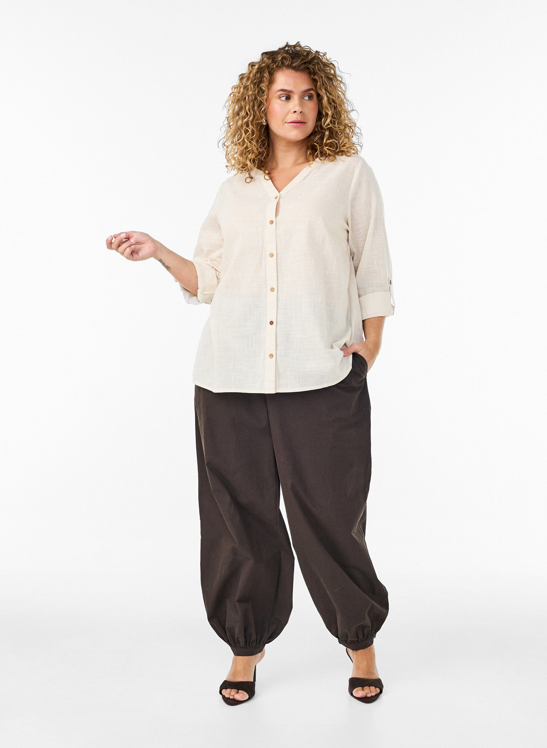 ZizzifashionCotton shirt blouse with a v-neck, Vanilla, Model image number 1