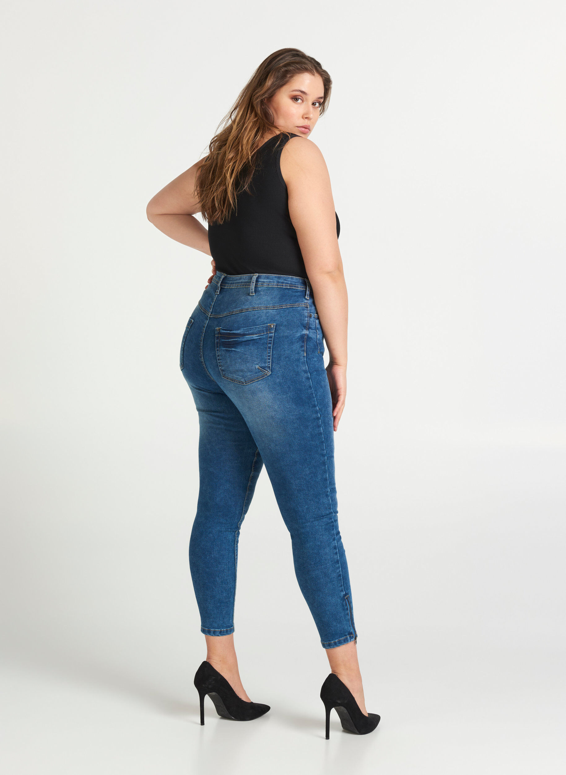 Zizzifashion Cropped Amy jeans with a zip, Blue, Model image number 2
