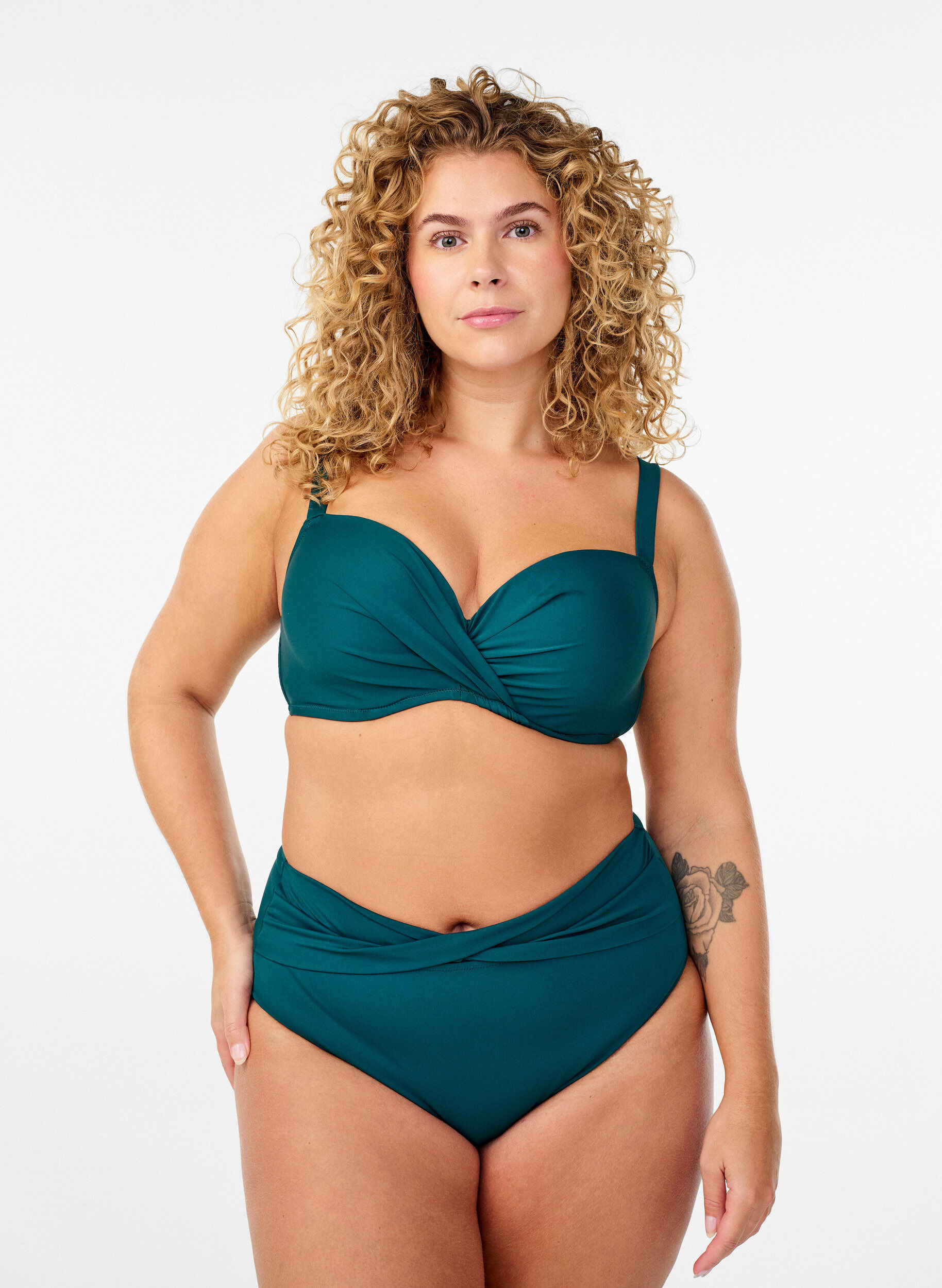 Zizzifashion Bikini top with underwire and draping, Green, Model image number 1