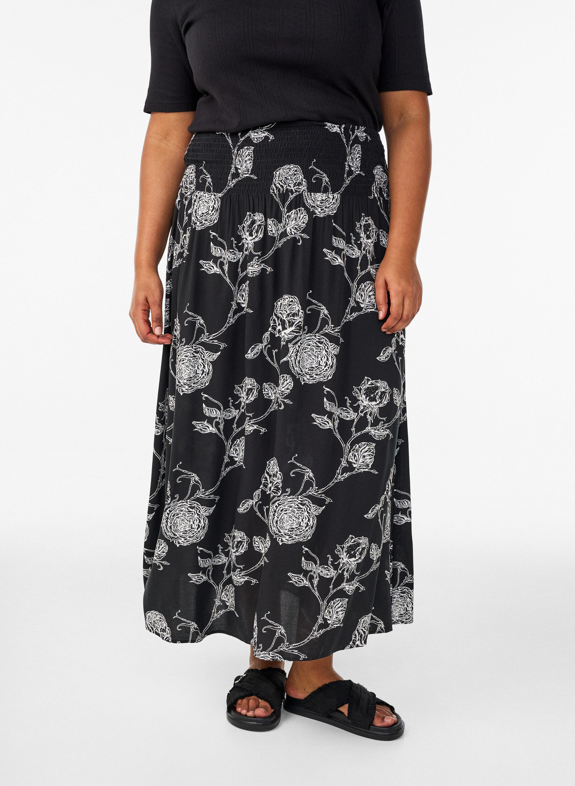 Zizzifashion Viscose maxi skirt with smocking, Black, Model image number 2