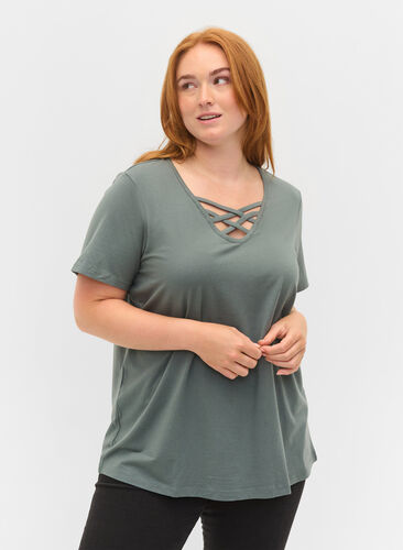 Short sleeve t-shirt with v-neckline, Balsam Green, Model image number 0