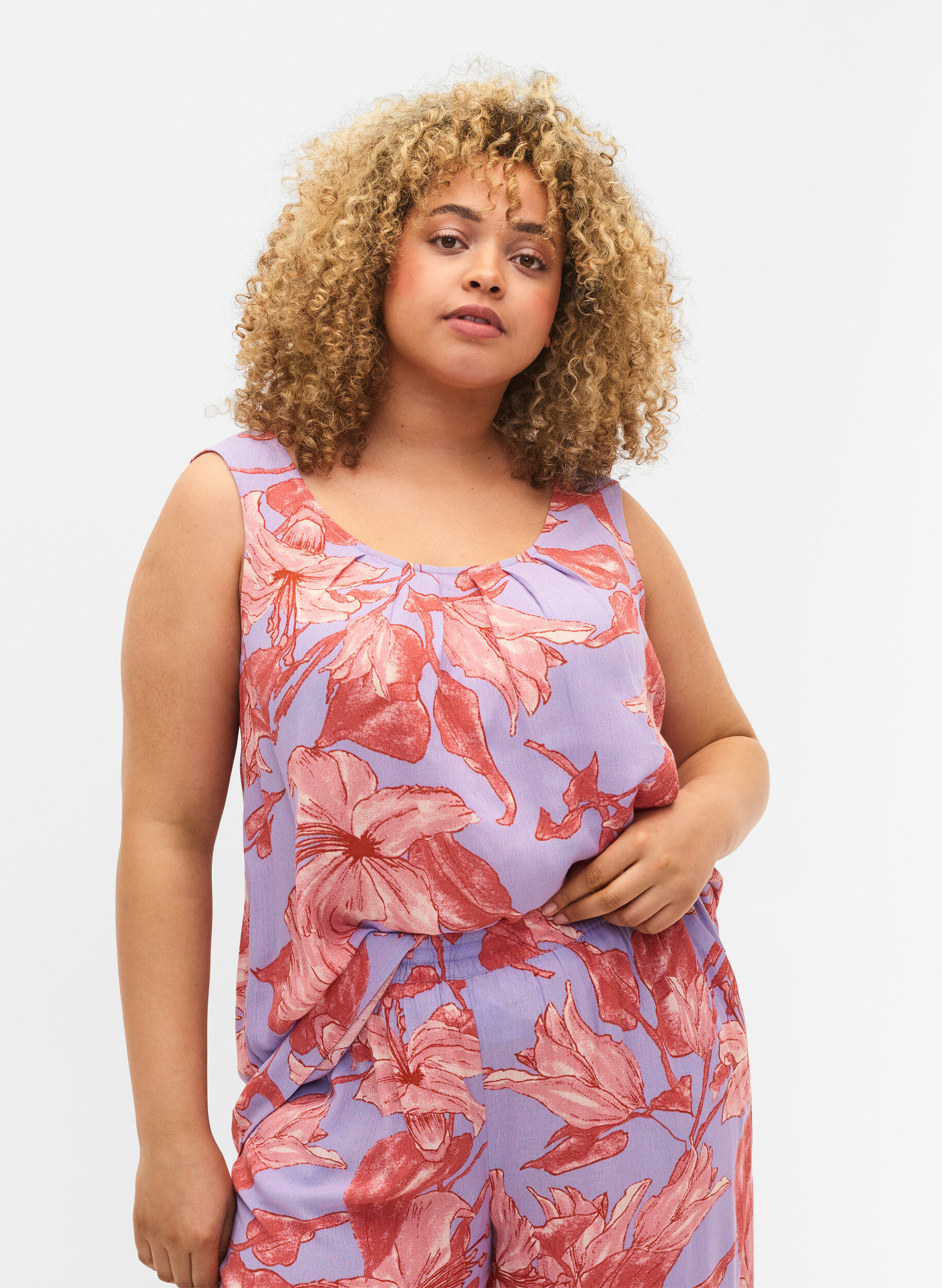 Zizzifashion Sleeveless top in viscose, Lavender Flower, Model image number 0