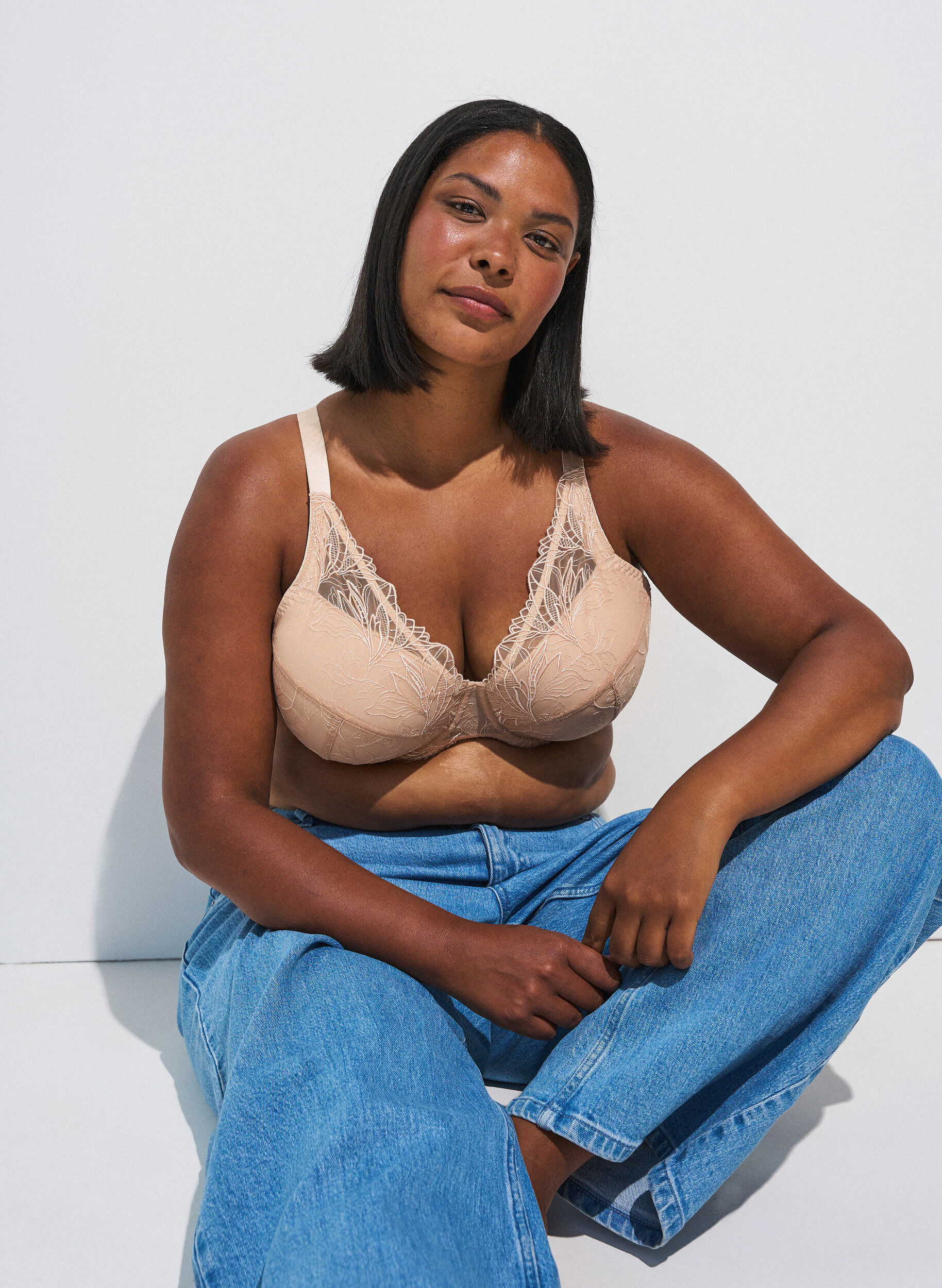 Padded lace bra with underwire