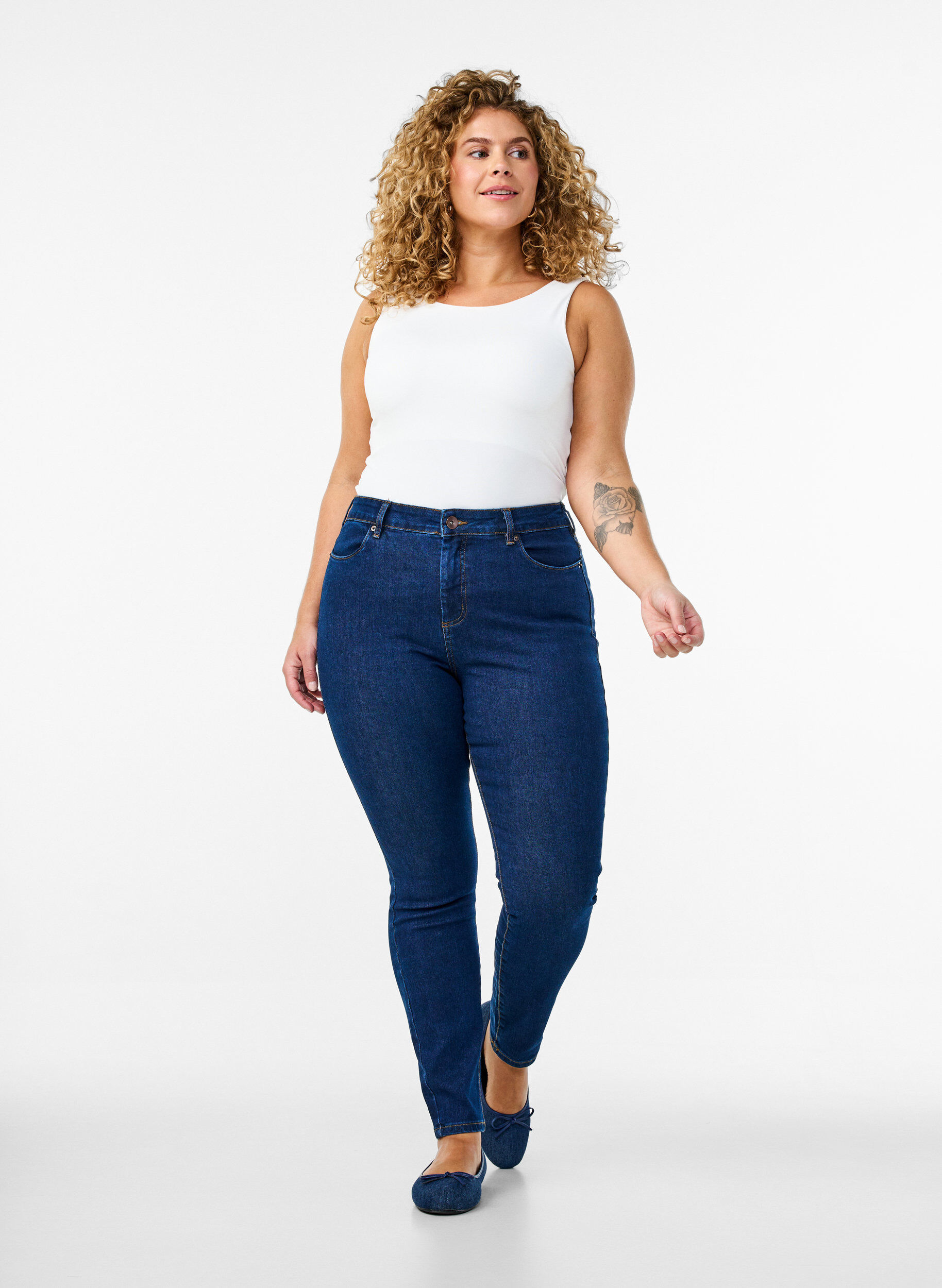 Amy jeans with a high waist and super slim fit, Blue, Model