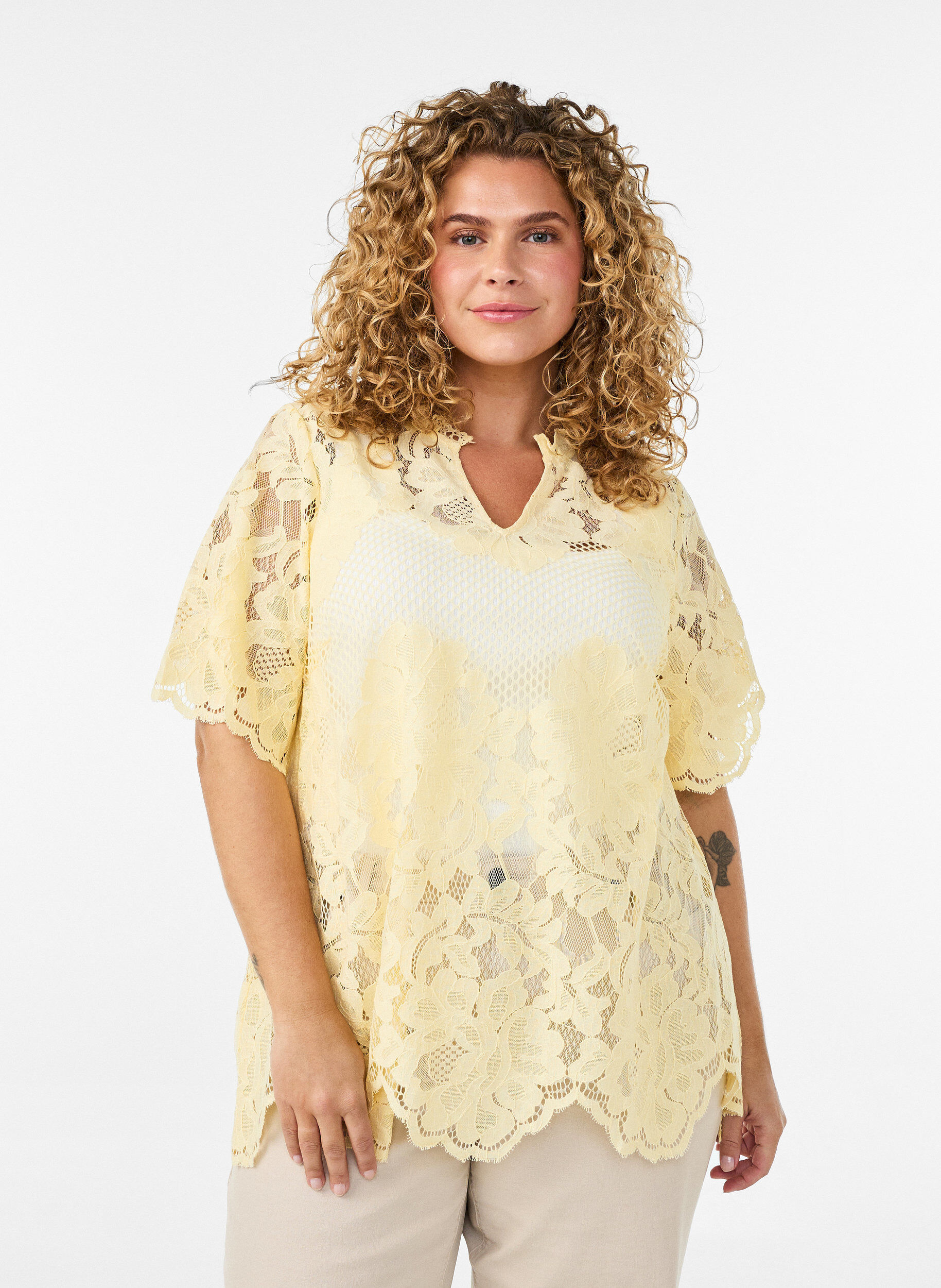 Lace blouse with ruffle collar and short sleeves, Yellow, Model