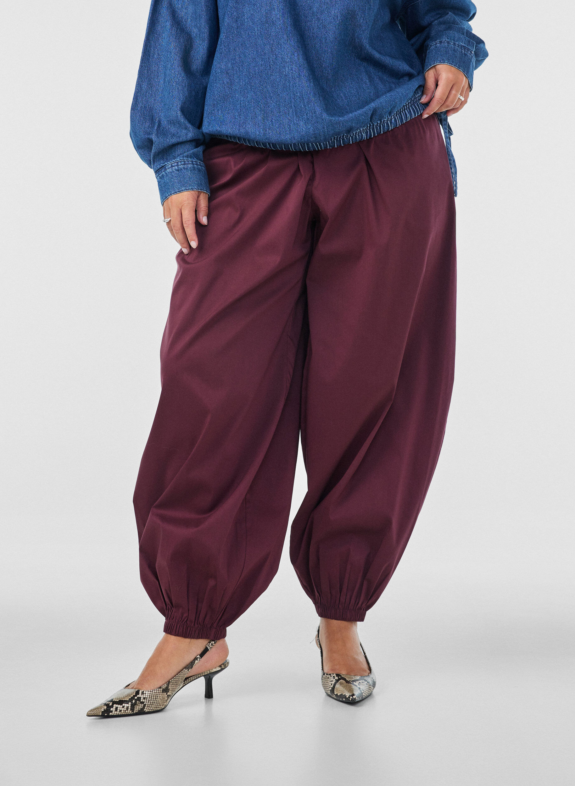 ZizzifashionBalloon trousers with pockets and an elasticated waistband, Red, Model image number 2