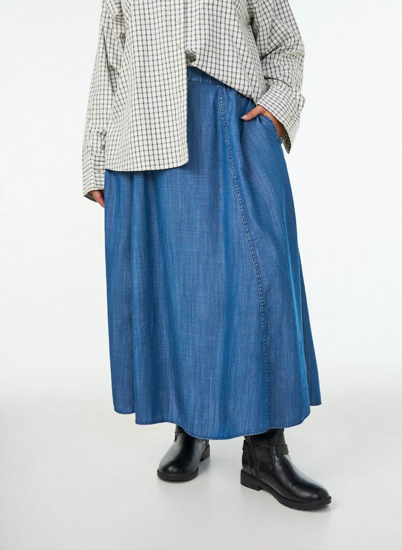 Maxi skirt in lyocell with a denim look, Blue, Model image number 2
