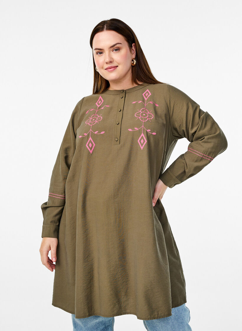 Short dress with contrasting embroidery, Green, Model image number 0