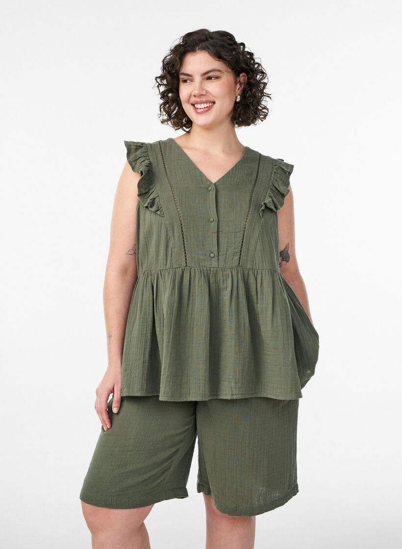 Loose cotton muslin shorts with a high waist, Green, Model image number 0