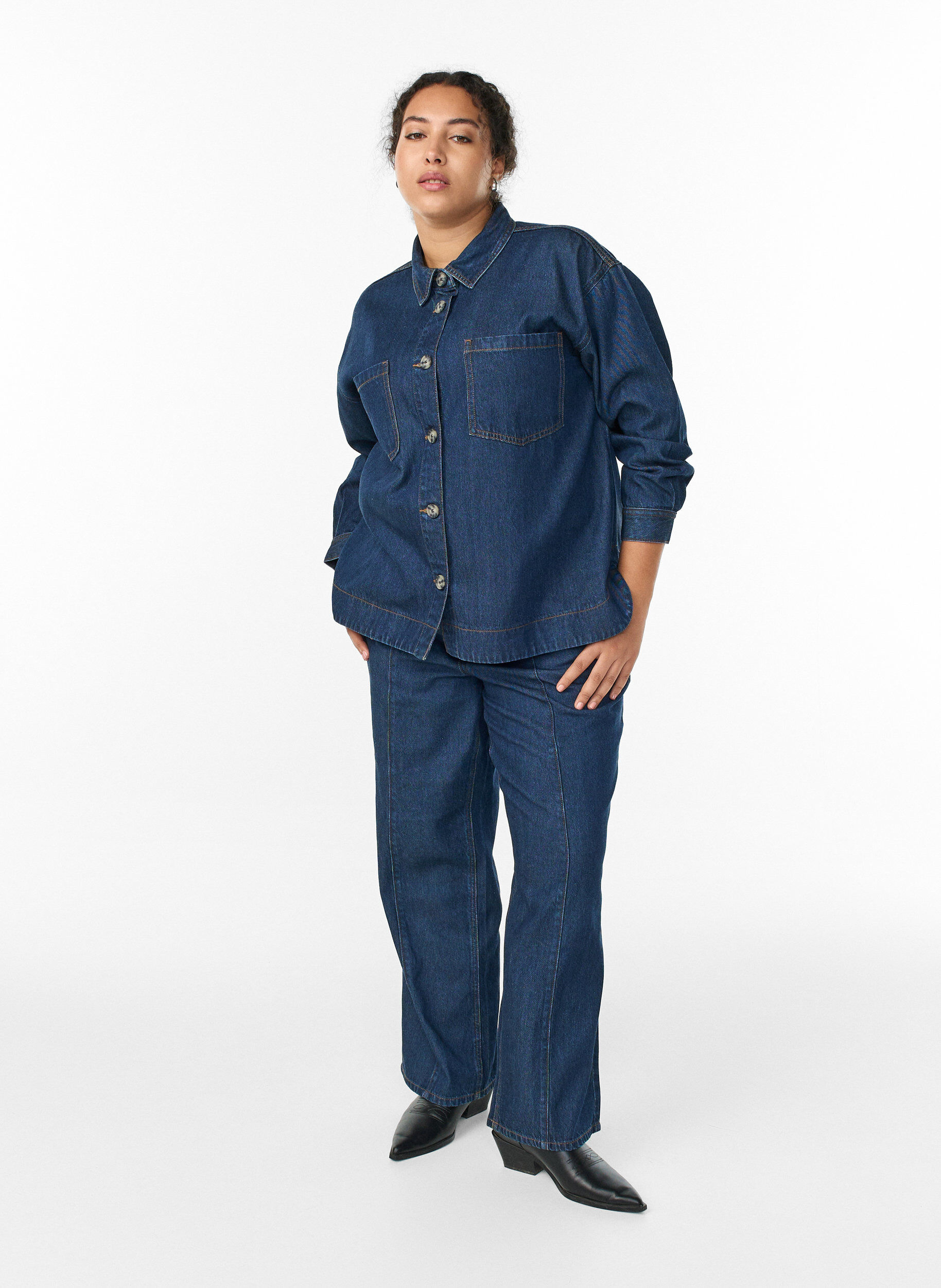 Zizzifashion Loose denim shirt with chest pockets, Blue, Model image number 1