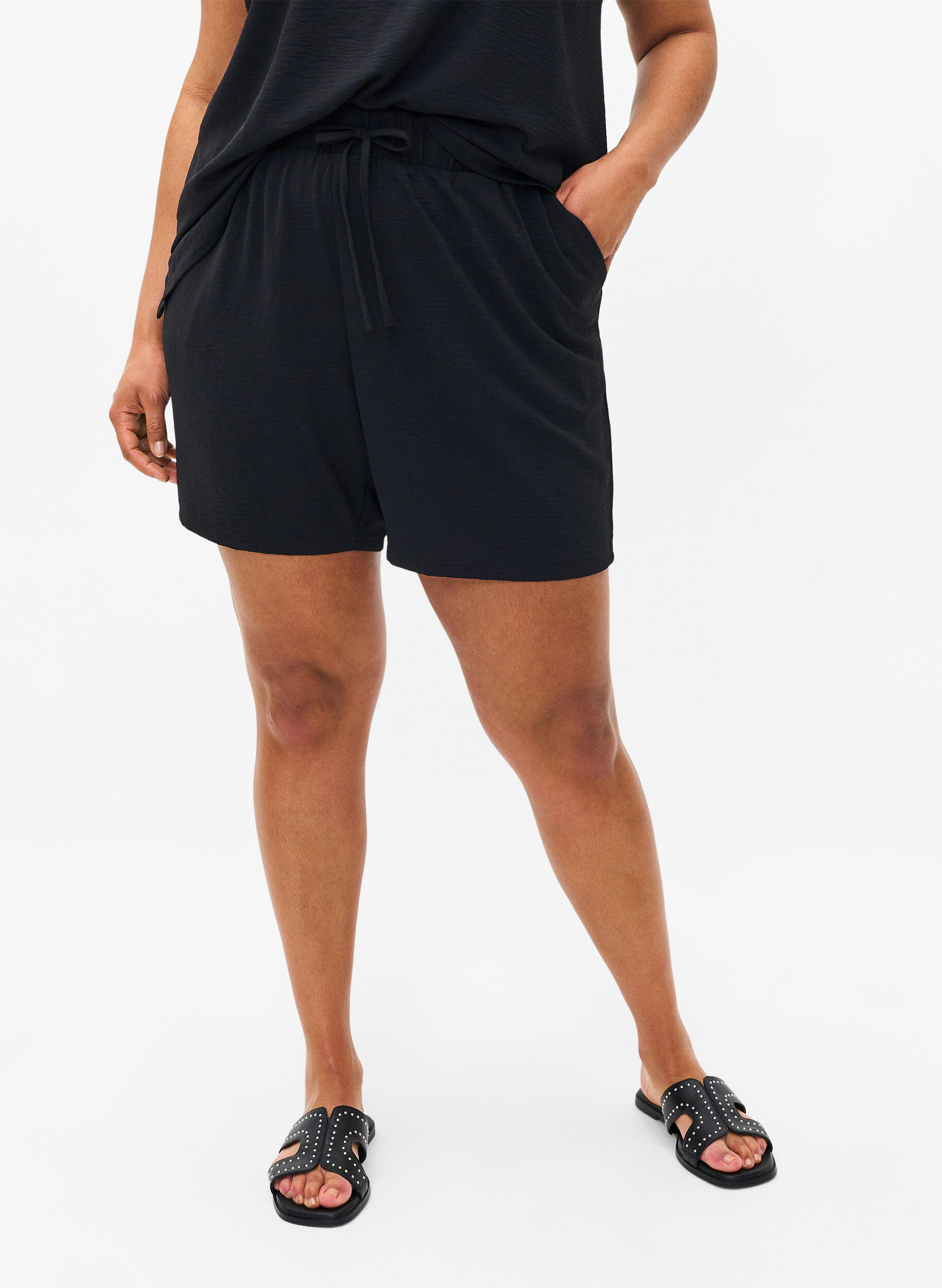 Zizzifashion Shorts with pockets and elastic waistband, Black, Model image number 3
