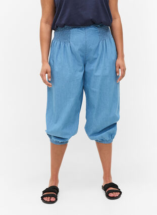 Loose cotton 3/4-length trousers with smock effect, Light blue denim, Model image number 2