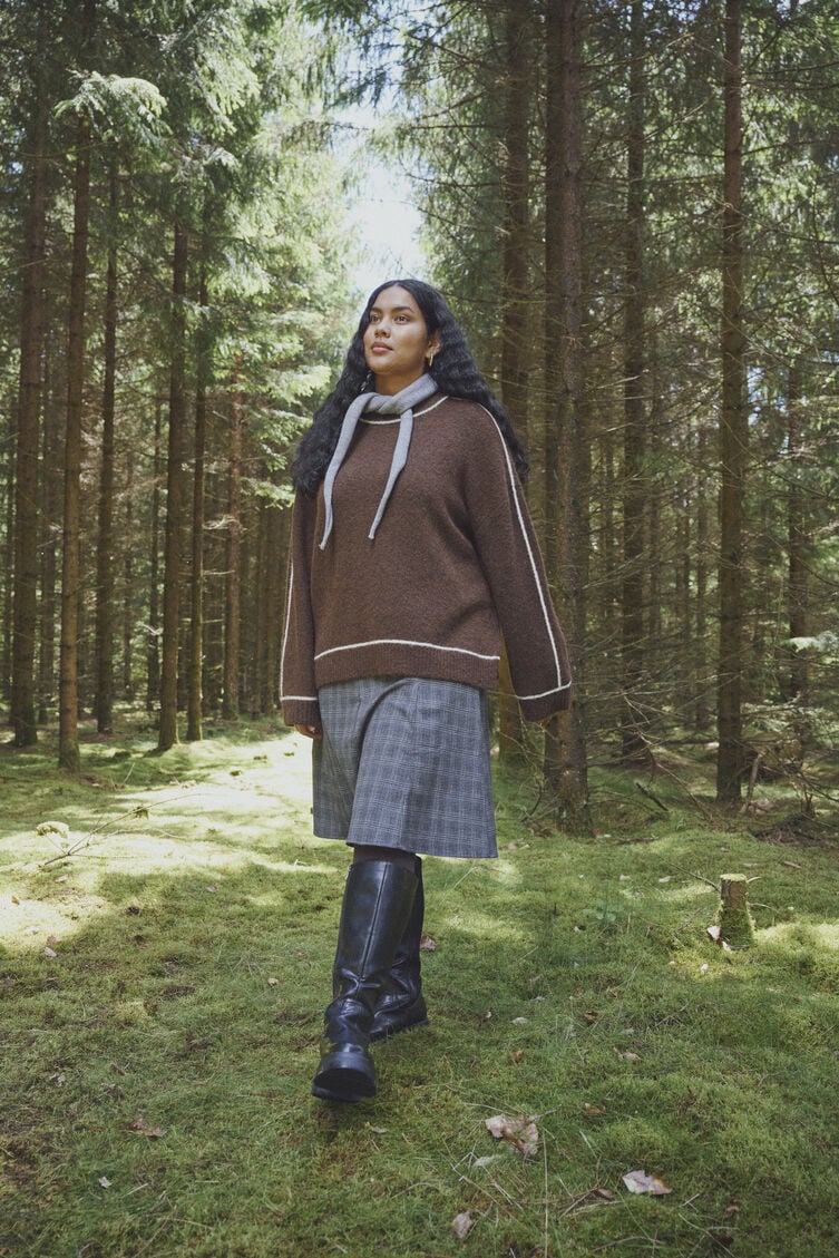 Natural autumn elegance in layers, , Model