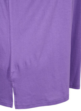 Single colour oversized t-shirt with v-neck, Deep Lavender, Packshot image number 3