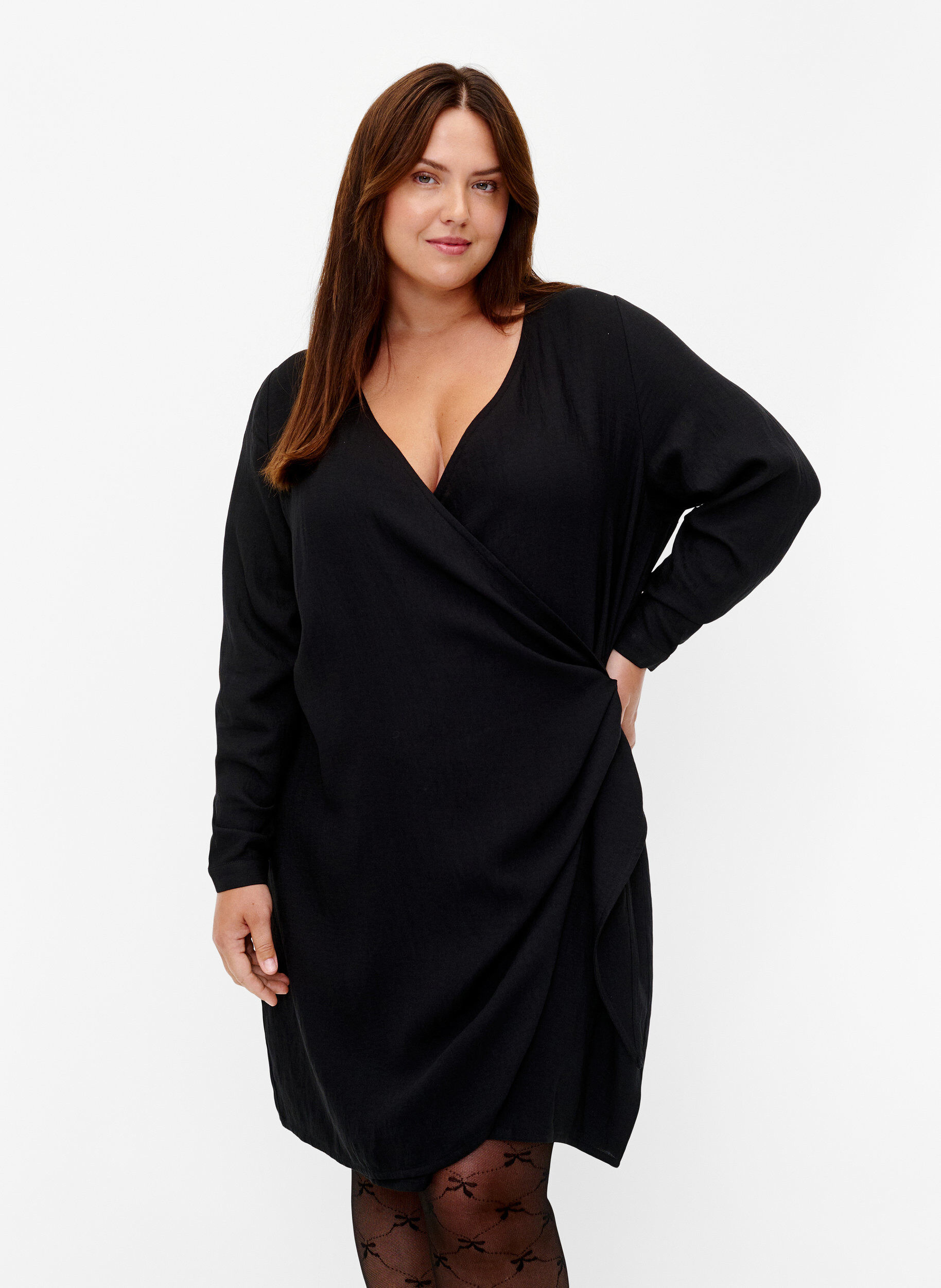 Zizzifashion Long sleeve viscose dress with a wrap look, Black, Model image number 0