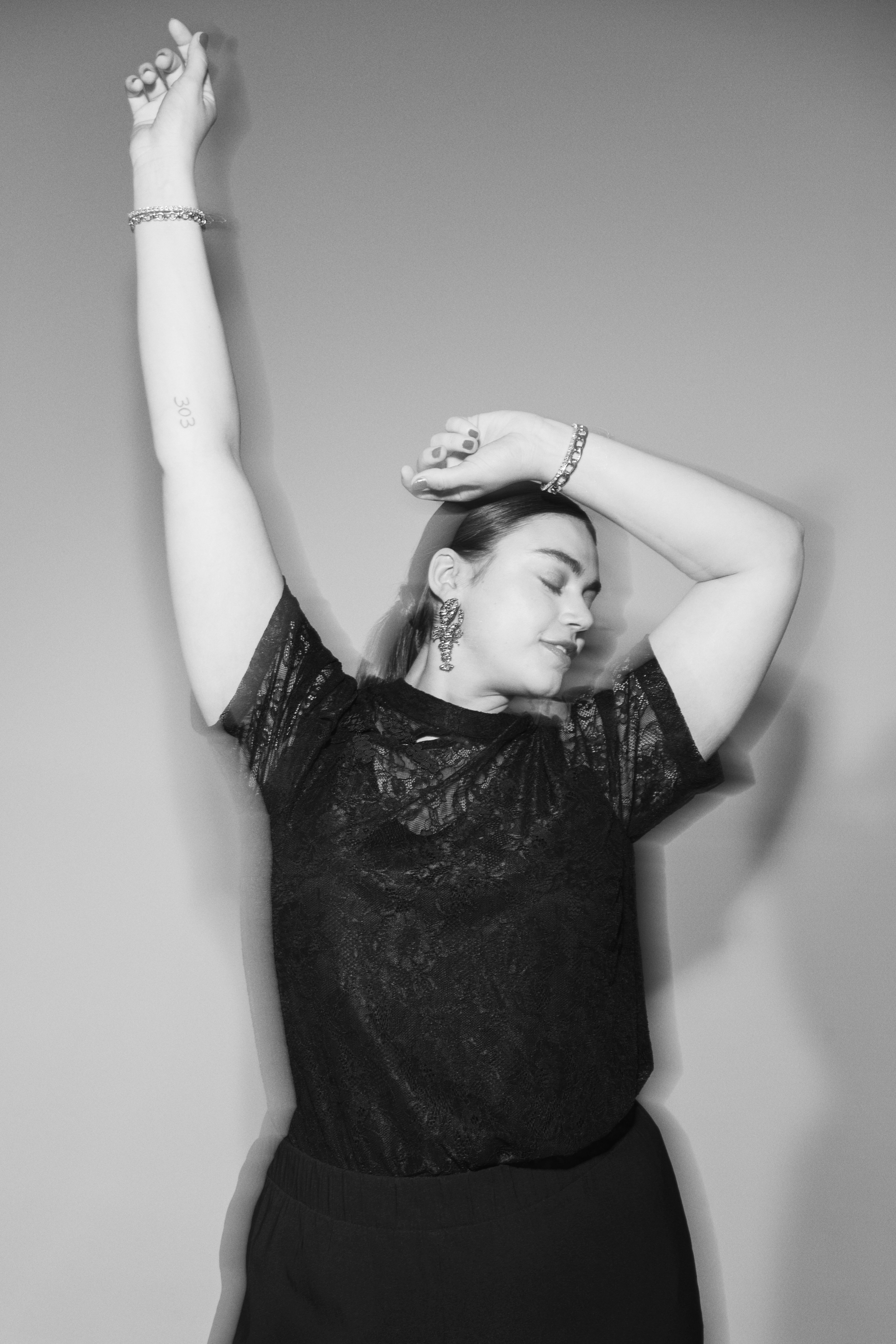 Zizzifashion Lace blouse with details, , Model