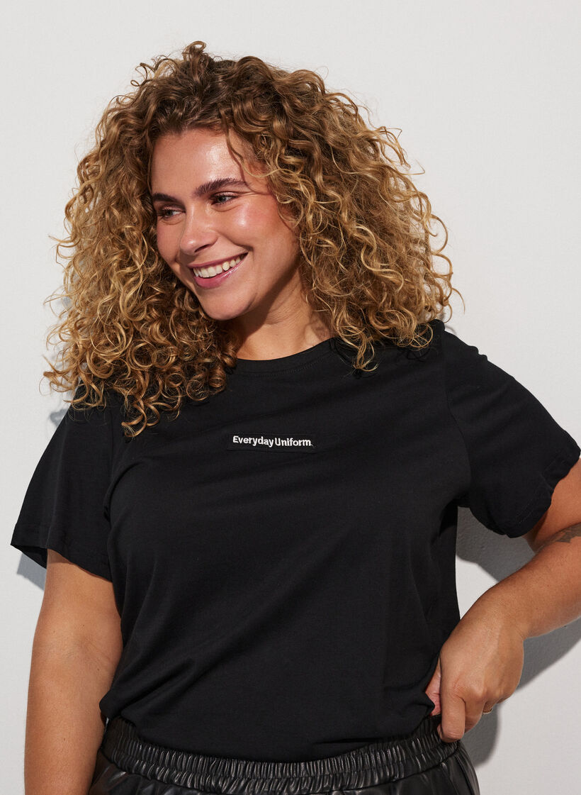 Cotton T-shirt with text badge, Black, Model image number 3