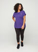 Solid-coloured workout T-shirt, Purple, Model image number 1