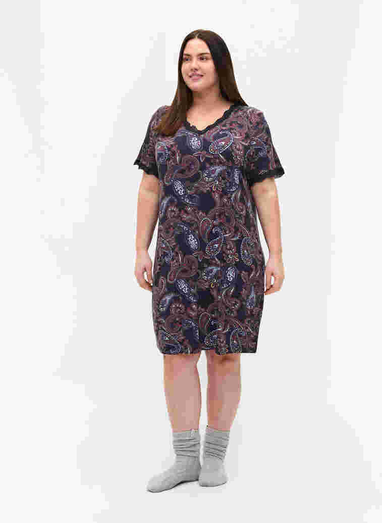 Short-sleeved night dress in viscose, PAISLEY PRINT, Model image number 2