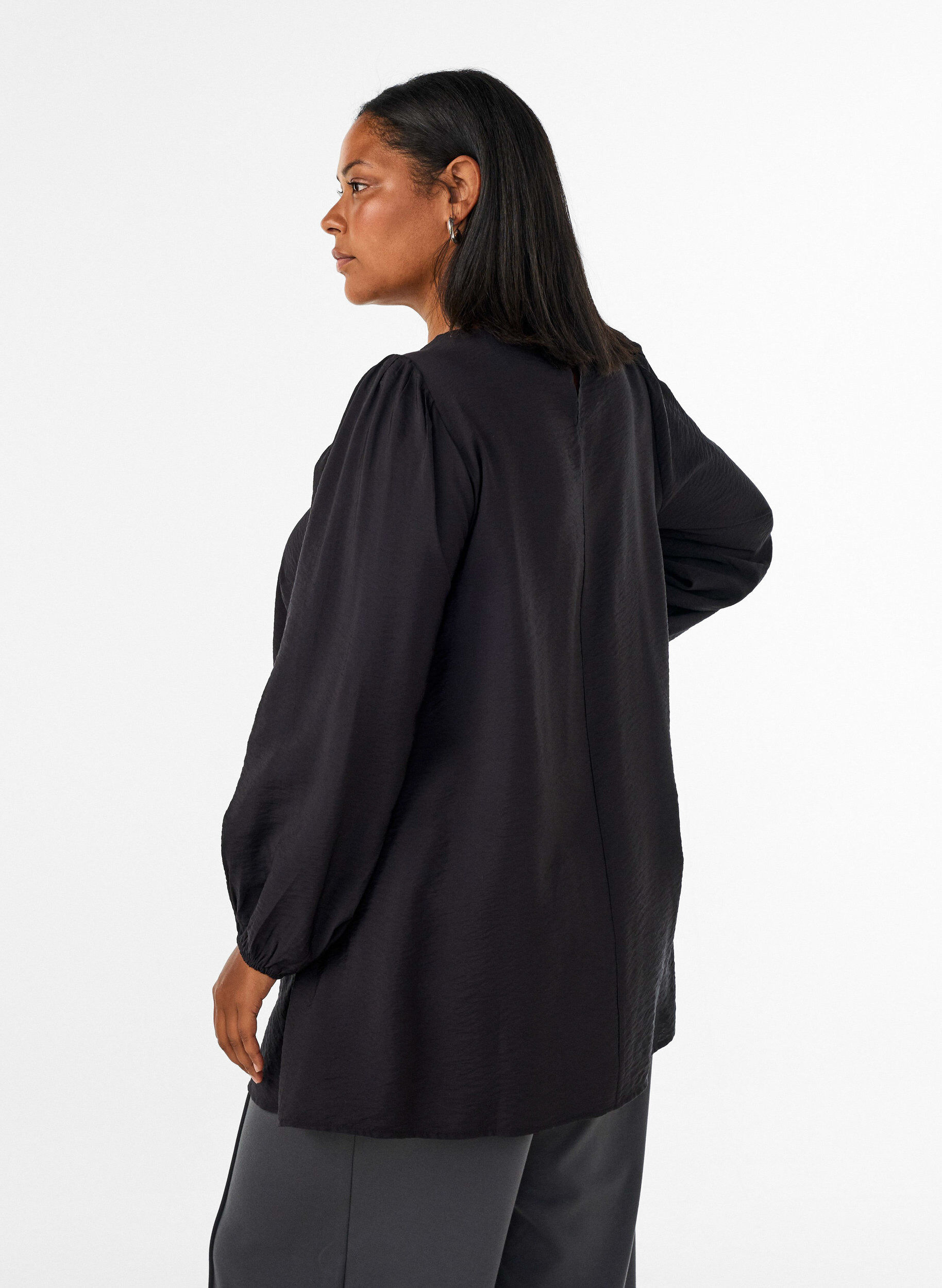 ZizzifashionTunic in viscose with lace detail, Black, Model image number 2