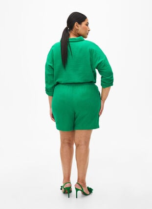 Cotton muslin shorts with pockets, Jolly Green, Model image number 1
