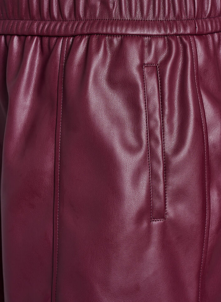 Loose faux leather shorts with elastic waistband, Dark Bordeaux, Packshot image number 2