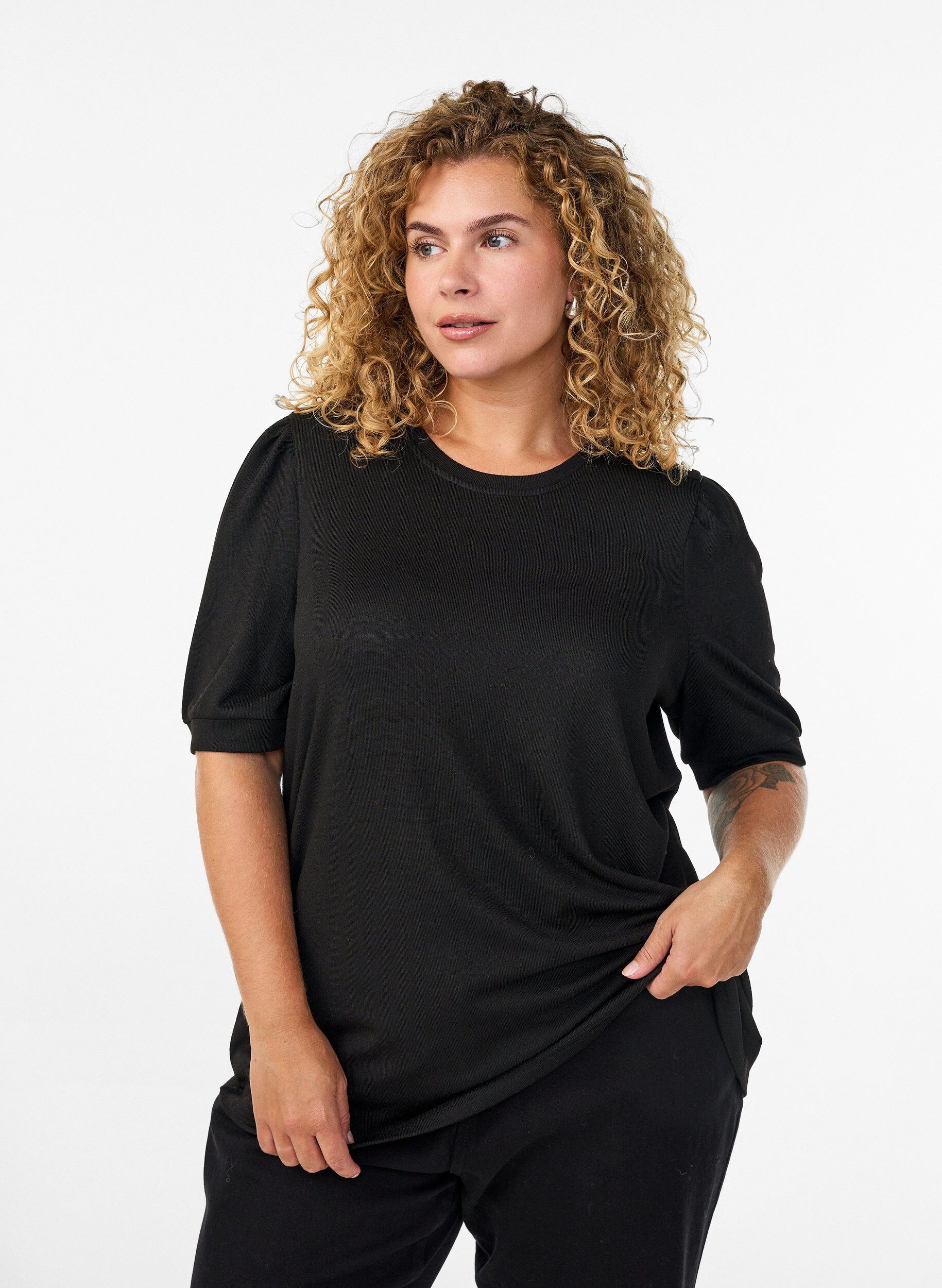 Blouse with button detail and short puff sleeves, Black, Model