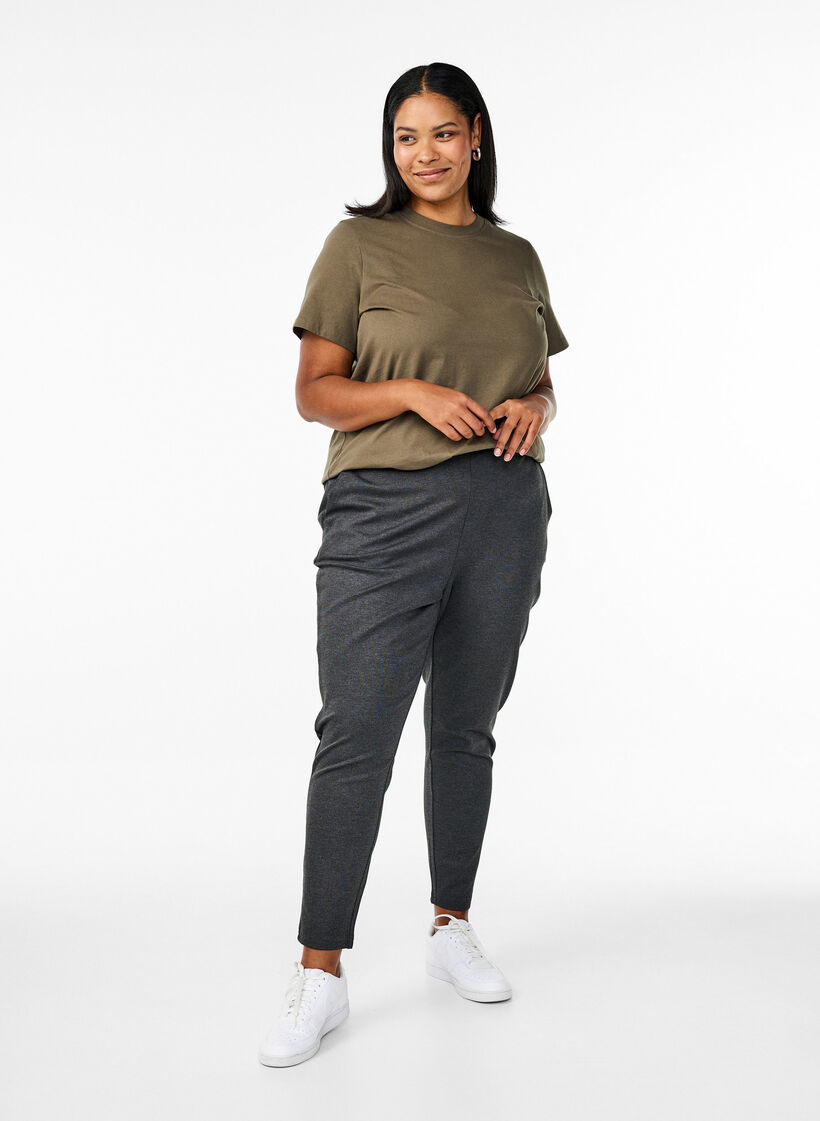 Basic cotton T-shirt with round neck, Green, Model image number 1