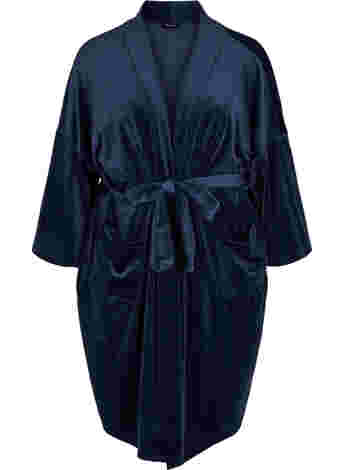 3/4-sleeved bathrobe with pockets