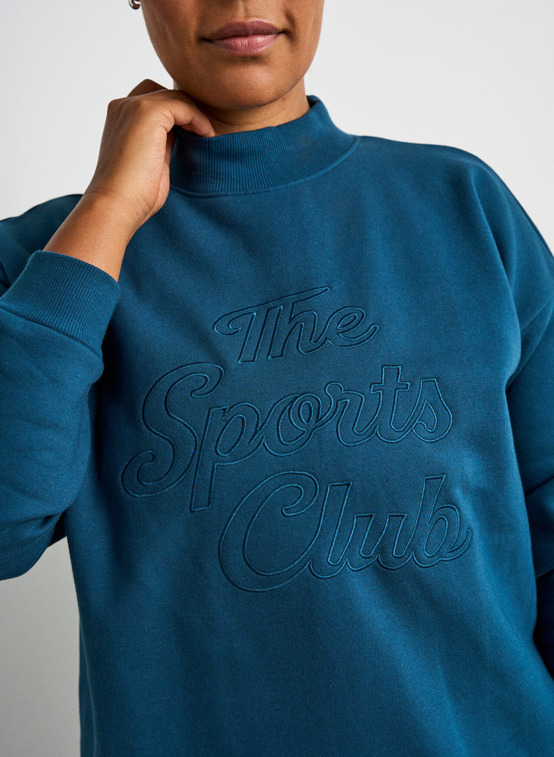 ZizzifashionLong sweatshirt with high neck and embroidered text, Blue, Model image number 3
