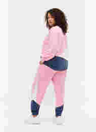 Sweatpants with colour block, C. Pink C. Blocking, Model