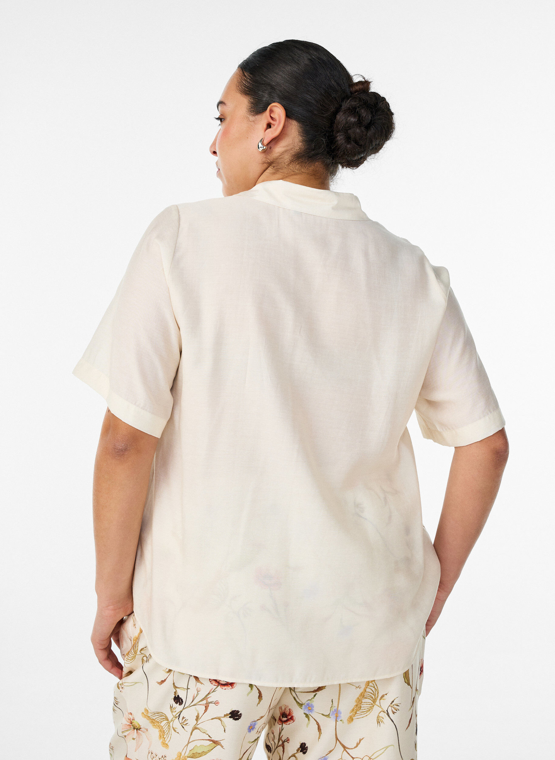 ZizzifashionShirt blouse with elbow-length sleeves and floral details, Beige, Model image number 2