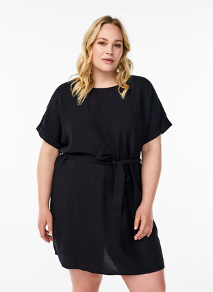Short dress with loose fit and tie belt - Black - Sz. 40-64 - Zizzifashion Short dress with loose fit and tie belt - Black - Sz. 40-64 - Zizzifashion