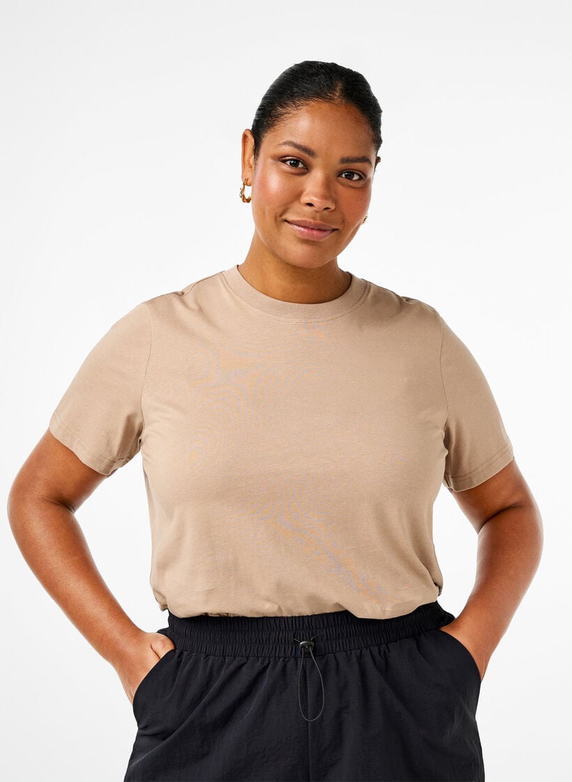 Basic cotton T-shirt with round neck, Beige, Model image number 0