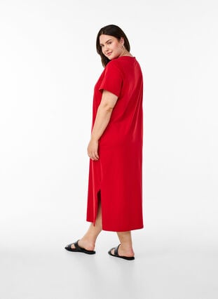 Midi T-shirt dress with a V-neck - Red - Sz. 40-64 - Zizzifashion Midi T-shirt dress with a V-neck - Red - Sz. 40-64 - Zizzifashion