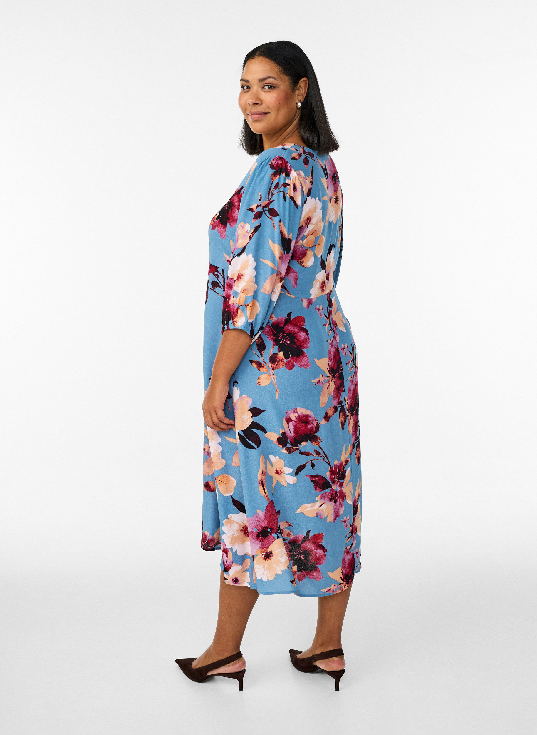 Zizzifashion Midi dress with floral print and 3/4 sleeves, Blue, Model image number 2