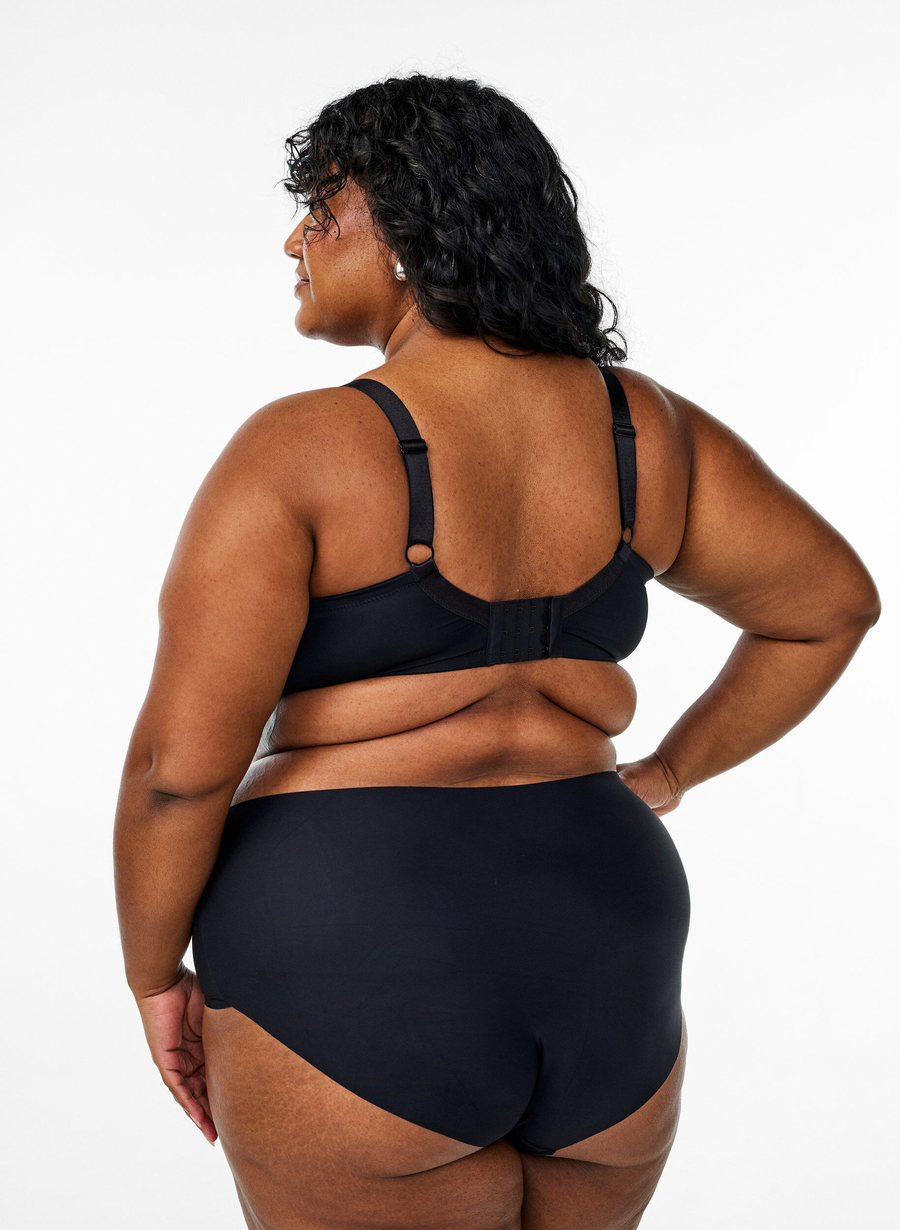 Zizzifashion Moulded bra in microfiber with satin detail, Black, Model image number 2