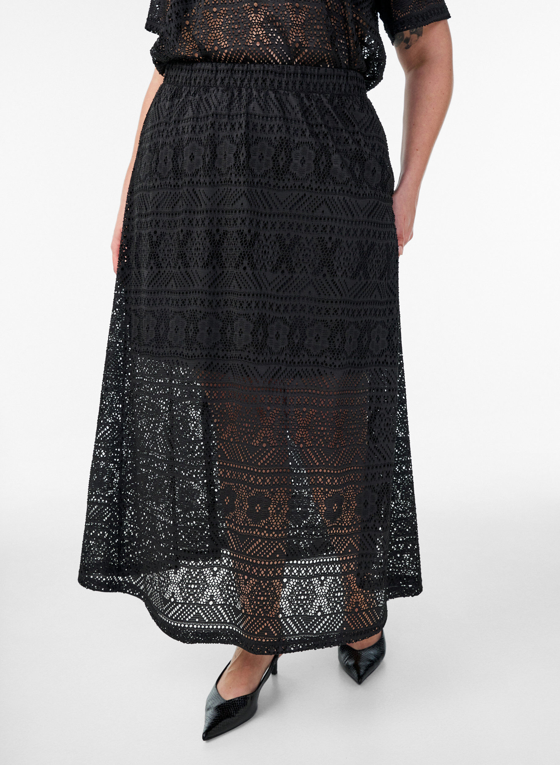ZizzifashionLong eyelet skirt with an elasticated waistband, Black, Model image number 2