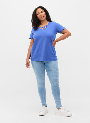 Short sleeve t-shirt with v-neckline, Dazzling Blue, Model image number 3