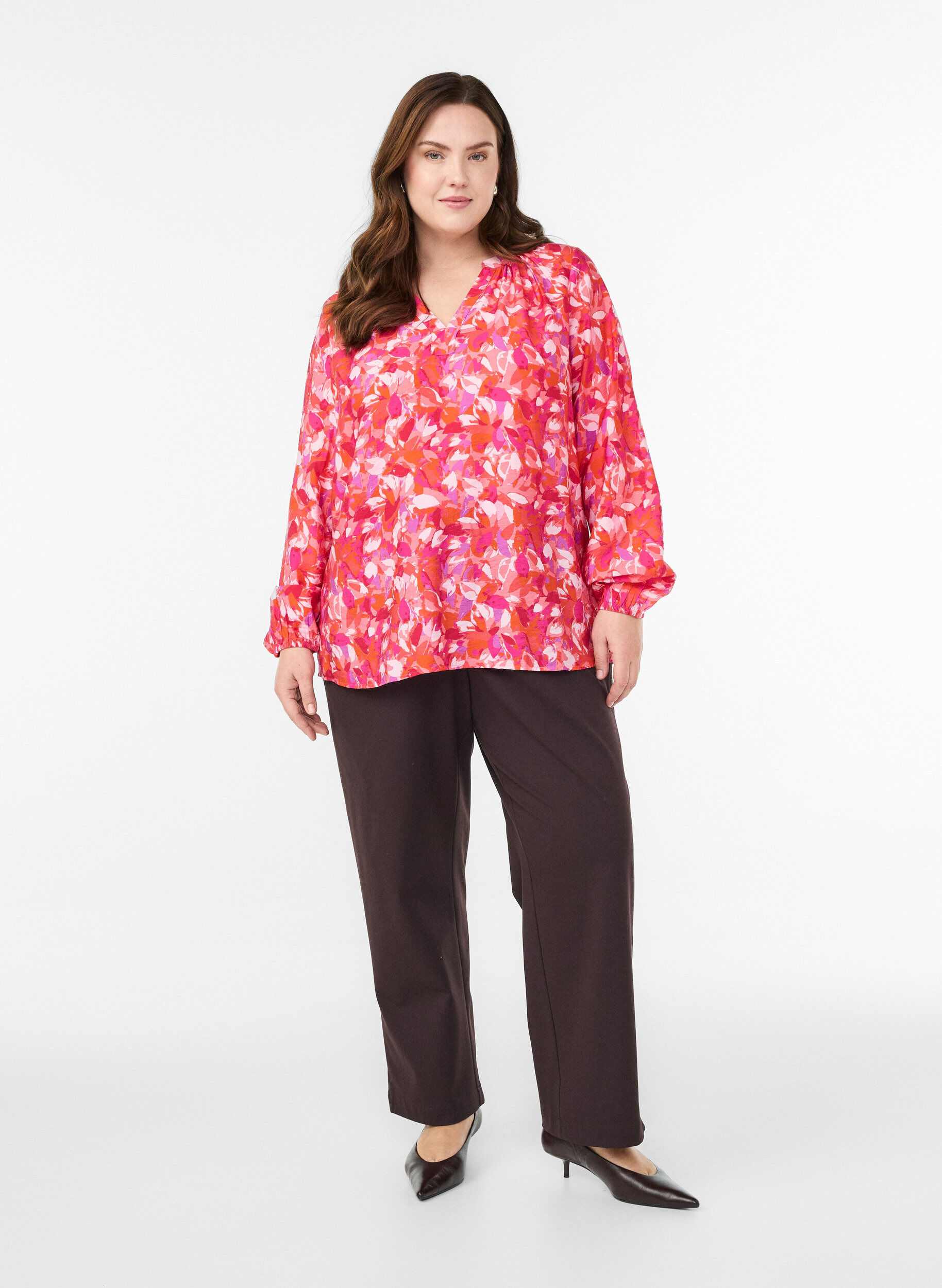 Zizzifashion Blouse with a V-neck and graphic leaf pattern, Pink, Model image number 1