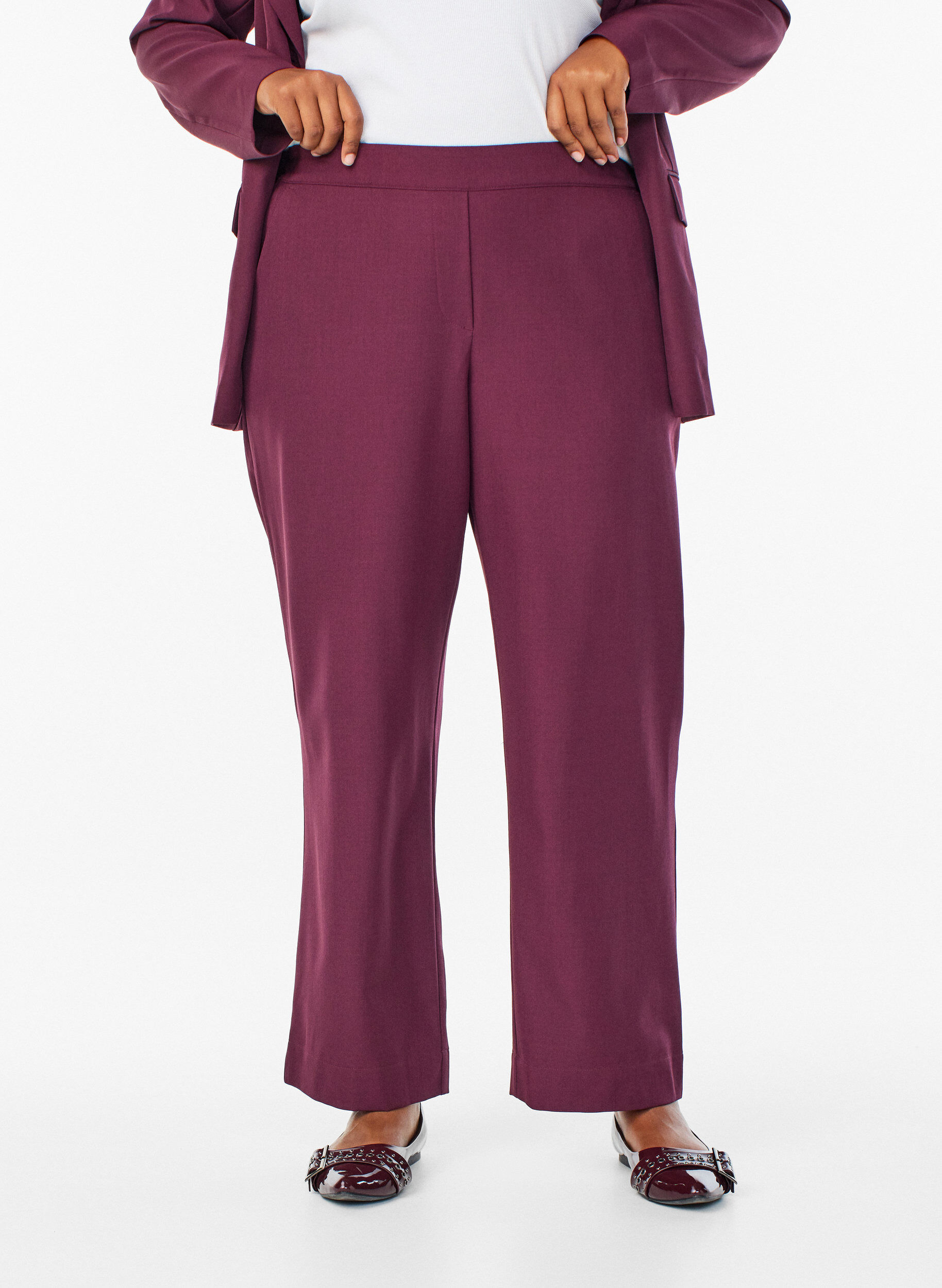 Zizzifashion FLASH - Loose trousers with pockets, Dark Bordeaux, Model image number 2