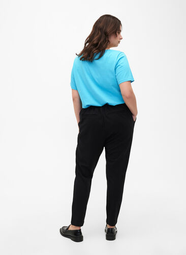 Cropped trousers with pockets, Black, Model image number 1
