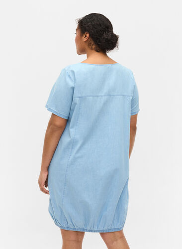 Short-sleeved denim dress with pockets, Light blue denim, Model image number 1