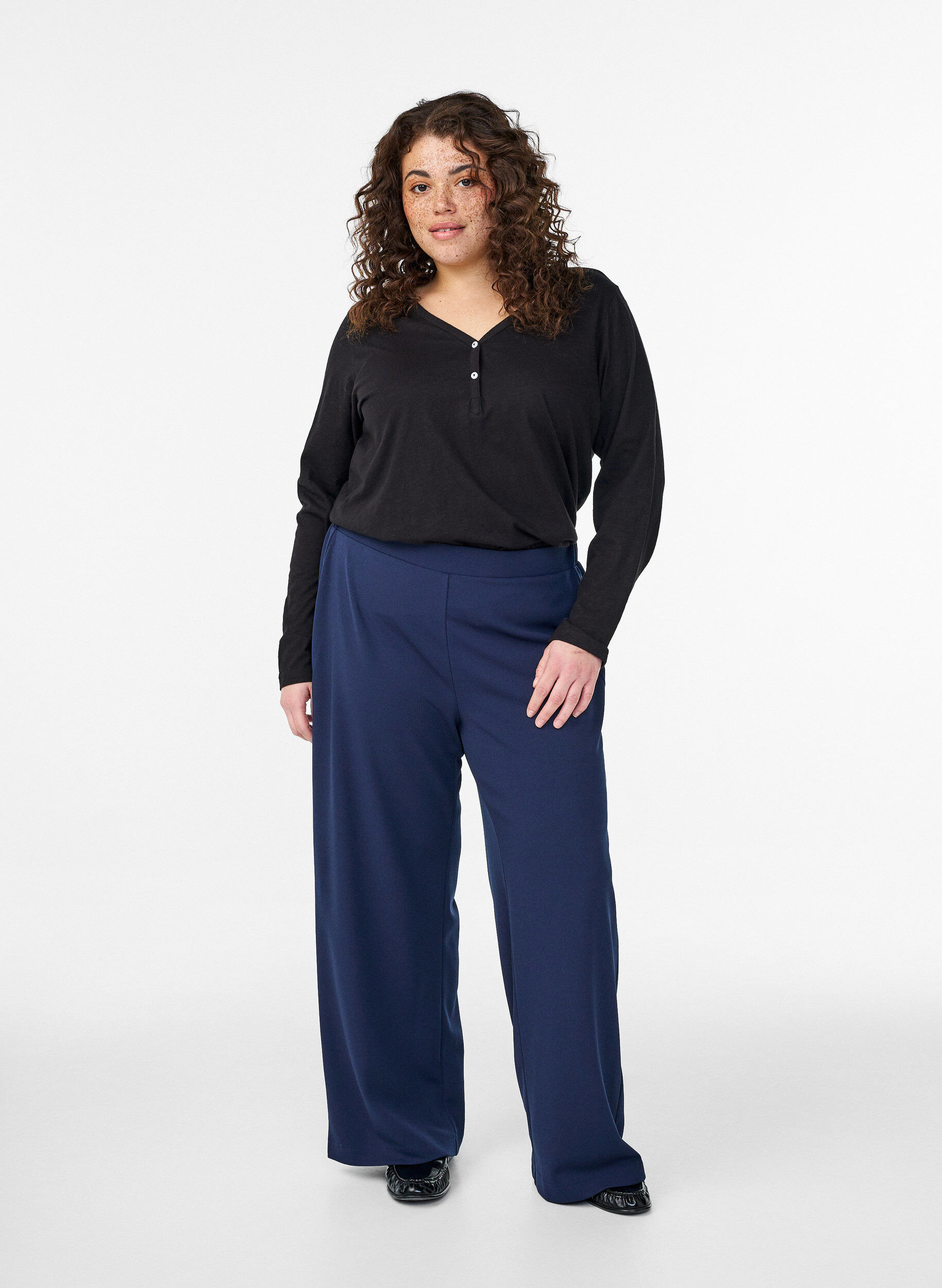 ZizzifashionLong-sleeved t-shirt with V-neck and buttons, Black, Model image number 1