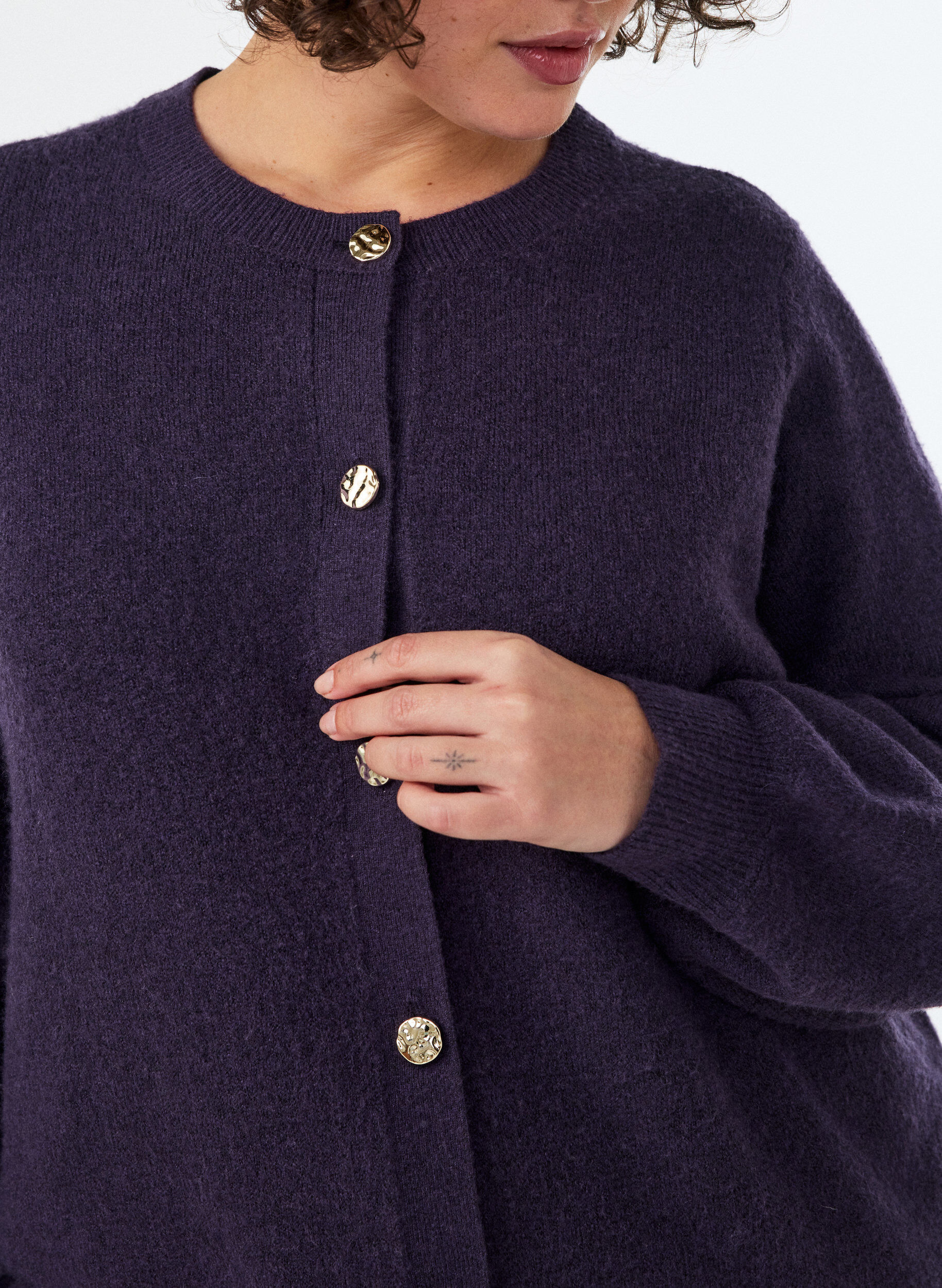 ZizzifashionCardigan in soft knit with gold-coloured buttons, Purple, Model image number 3