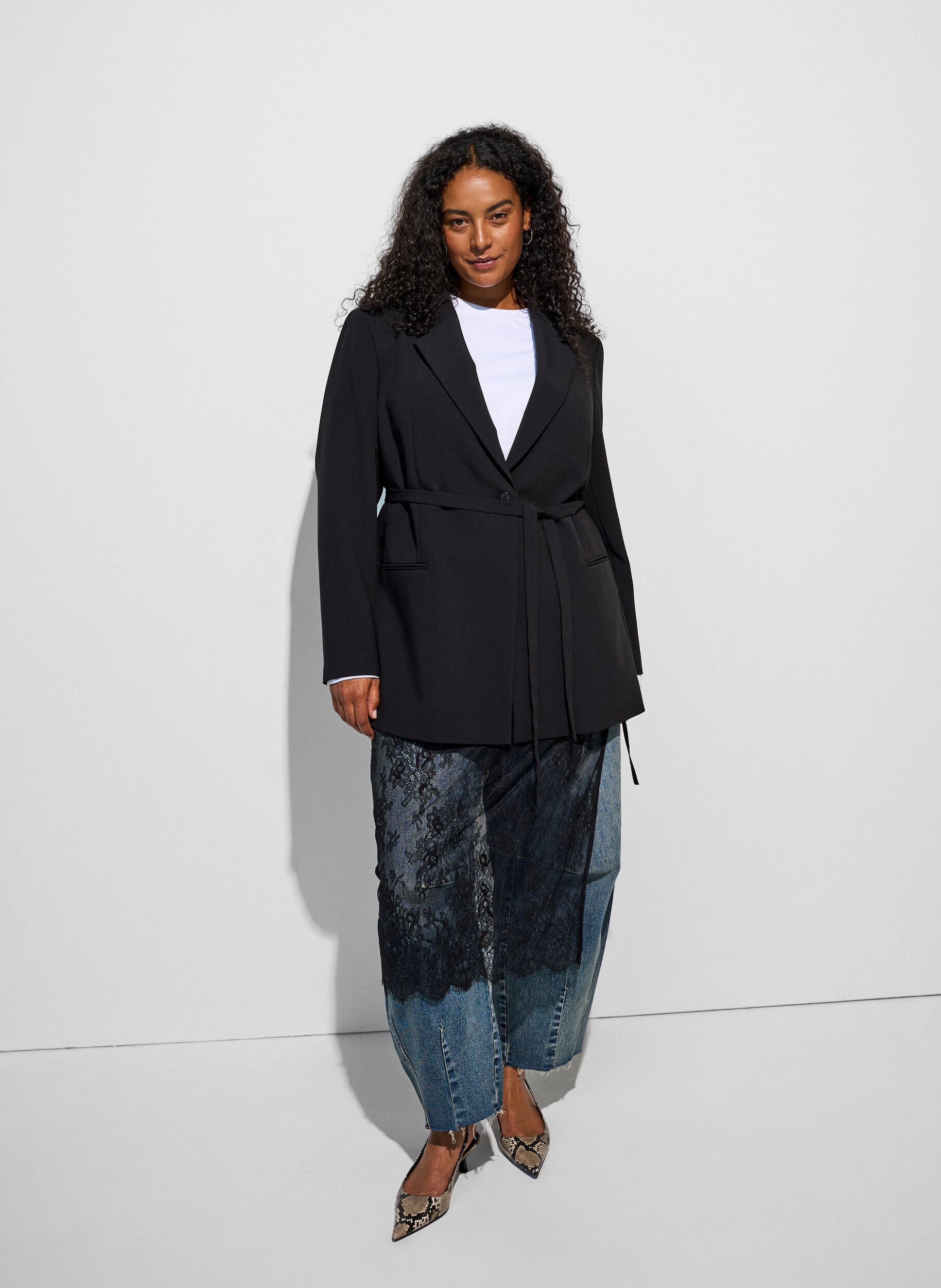 Blazer with detachable tie belt, Black, Model